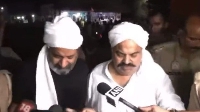 Atiq Ahmed (right) and Ashraf bin dey take questions from journalists moments before dia death