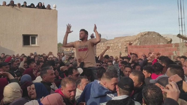 Mourners express dia anger during Friday funeral of Nizar Issaoui