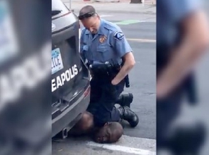 Police Officer, Derek Chauvin putting his leg in George Floyd's neck