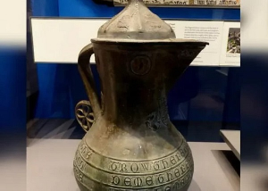 A picture of the artifact called Asante Ewer A picture of the artifact called Asante Ewer