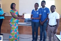 Winners of ICT Quiz receive award.