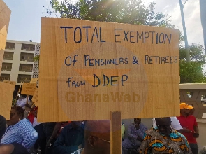 Pensioners protest against debt exchange programme at the Ministry of Finance