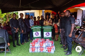 Zoomlion delegation presented waste bins and bottled water to tthe family
