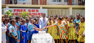 Osei Yaw And And Some Of The Students .png