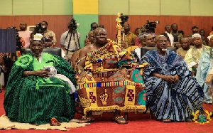 Otumfuo Osei Tutu II flanked by Yaa Naa Abubakari Mahama II