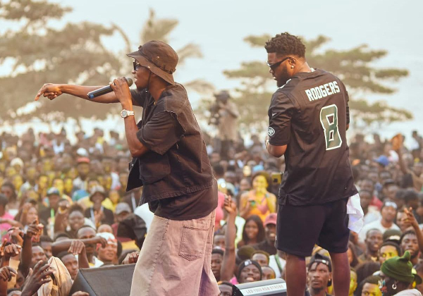 Kofi Kinaata (L) and Donzy (R) performing at an event