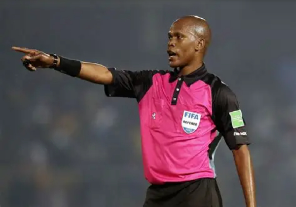 South African referee, Badi Luxolo