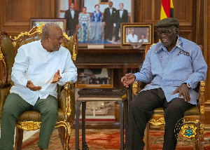 President Mahama (L) with former President Kufuor during the visit