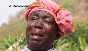 Farmer weeps over the destruction of her farm by nomadic herdsmen and their cattle