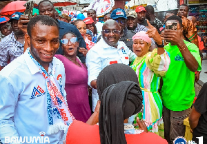 Dr. Bawumia with some market women during his campaign tour