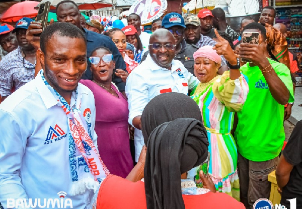 Dr. Bawumia with some market women during his campaign tour