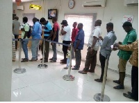 A long withdrawal queue at a bank