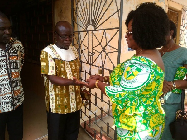 John Bartholomew handing over the keys of the building to Madam Rose Tenkorang