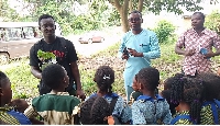 Basic pupils receiving education on tree species