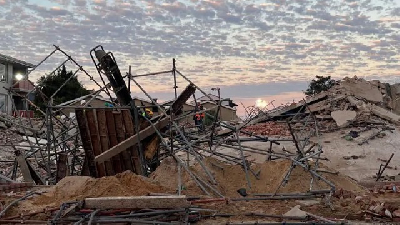 Man freed five days after South Africa building collapse