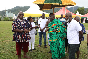 Osagyefuo Amoatia Ofori Panin interacting with Professor William Kwabena Ampofo