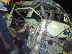 Accident at Nsawam: A Ford Salon car ran into a parked Kia Rhino Truck