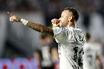 ‘Take my knees’ – Santos fan ‘offers’ Neymar his legs before game
