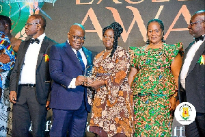 President Nana Akufo-Addo presenting an award to Ms Vivian Opoku-Kyeremeh