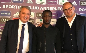 Osman Bukari (middle) with his agent and club official of Anderlecht