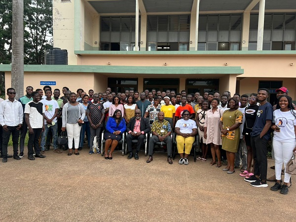 Some participants at the orientation in a group picture