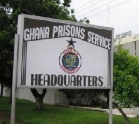The arrested officer attempted to smuggle substance suspected to be cannabis into the prisons