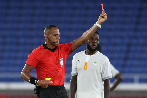 American referee, Ismail Elfath