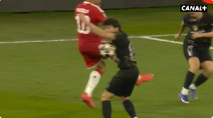 Vitinha's Ball Hit The Arm Of Joao Neves.png