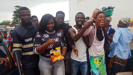 Maame Serwaa welcomed by fans at Bawjiase