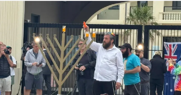 Pesin wey dey on Menorah even afta attack