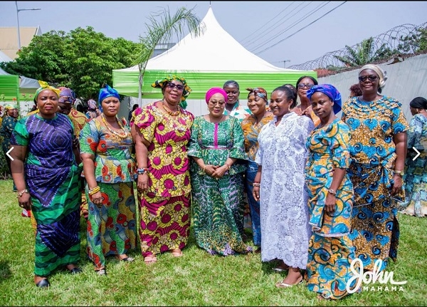 Lordina Mahama assured the market women of her support irrespective of who they vote for