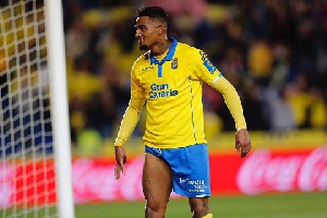 Kevin Prince Boateng displays his tigh