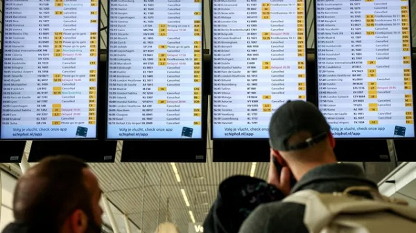 Thousands of passengers remain stranded after hundreds of flights were cancelled