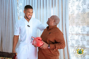 Anthony Joshua (L) and President Mahama (R) at the Jubilee House