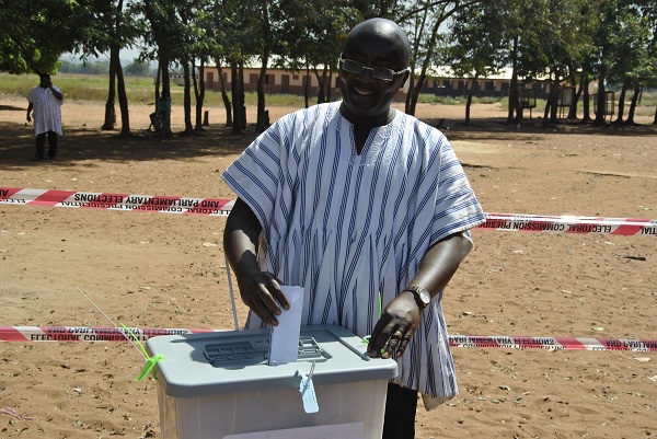 Dr. Mahamudu Bawumia casts his vote