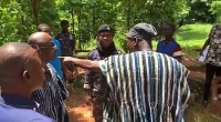 Johnson Asiedu Nketiah (2nd left) aruguing with a man at a Kumawu polling station