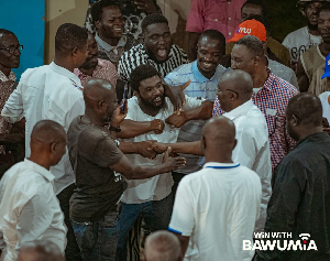 Dr Mahamudu Bawumia with some party executives in Banda