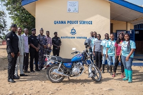 Reps from the Asutsuare Police Station and Agro Kings in a photo with the motorcycle