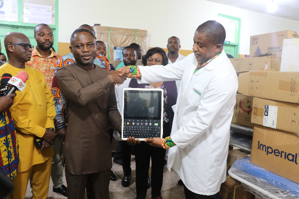 The Minister of Health presenting the items to the hospital managements