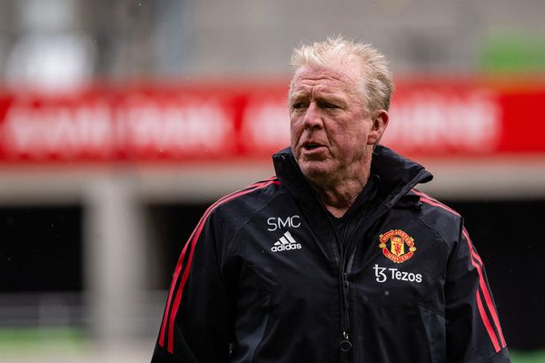 Manchester United assistant coach Steven McClaren
