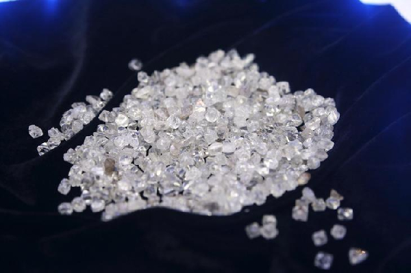 In 2009, Ghana produced 370,000 carats of rough diamonds