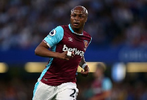 Ayew hopes that West Ham fans do not let their emotions get in the way of their support