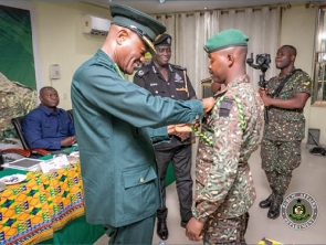 Nurideen Abdul-Ganiew Takra receiving his award