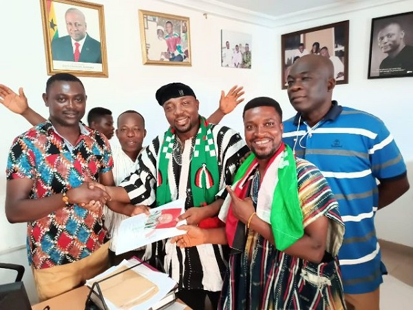 Delegates pledge support for Hon. Babs as he files nomination forms