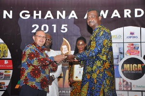 Kweku Ricketts Hagan, Dep Minister of Trade presenting award