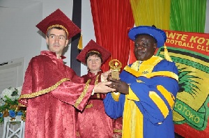 Alla Kolomimiets of Alfred Nobel University presenting the certificate to Prof Kwame Kyei