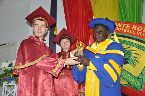 Alla Kolomimiets of Alfred Nobel University presenting the certificate to Prof Kwame Kyei