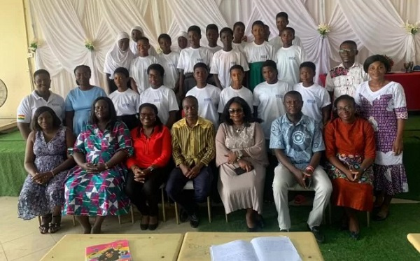 Officials and beneficiaries of STEM training programme