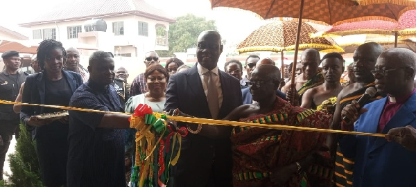 Justice Anin-Yeboah formally inaugurates the circuit court building