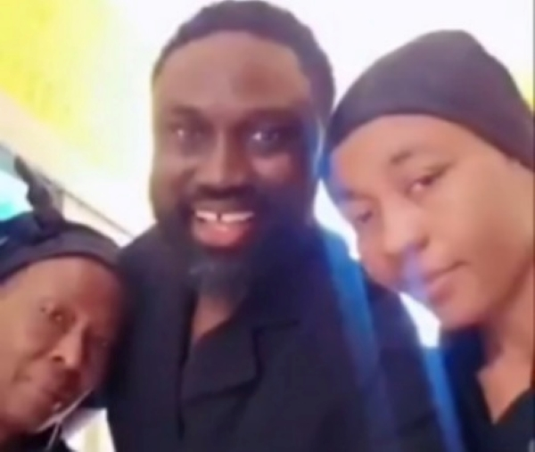 Roman Fada(M) with Akosua Serwaa (R) and Odo Broni(L)